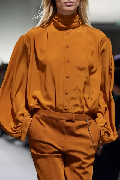 Look 14